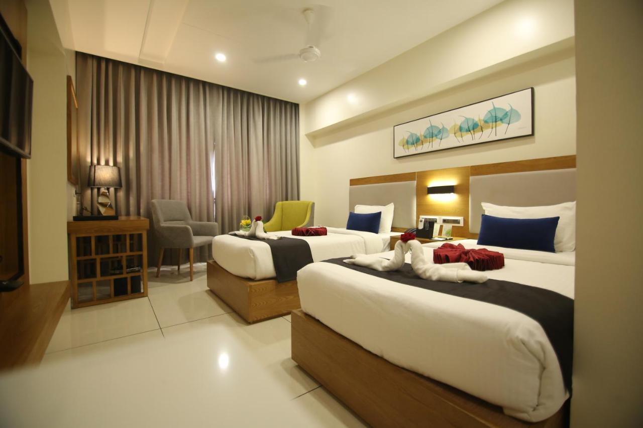 Sri Sri Sri Hotel Khammam Esterno foto