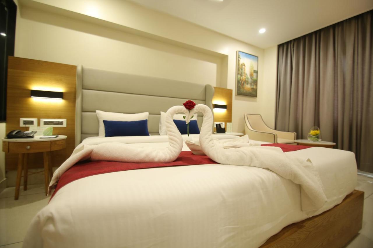 Sri Sri Sri Hotel Khammam Esterno foto