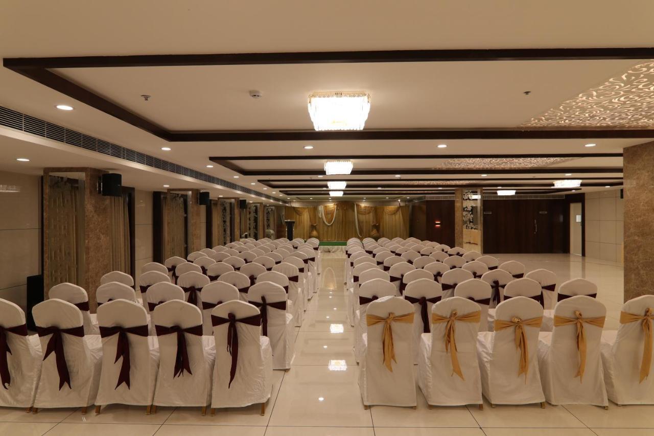 Sri Sri Sri Hotel Khammam Esterno foto