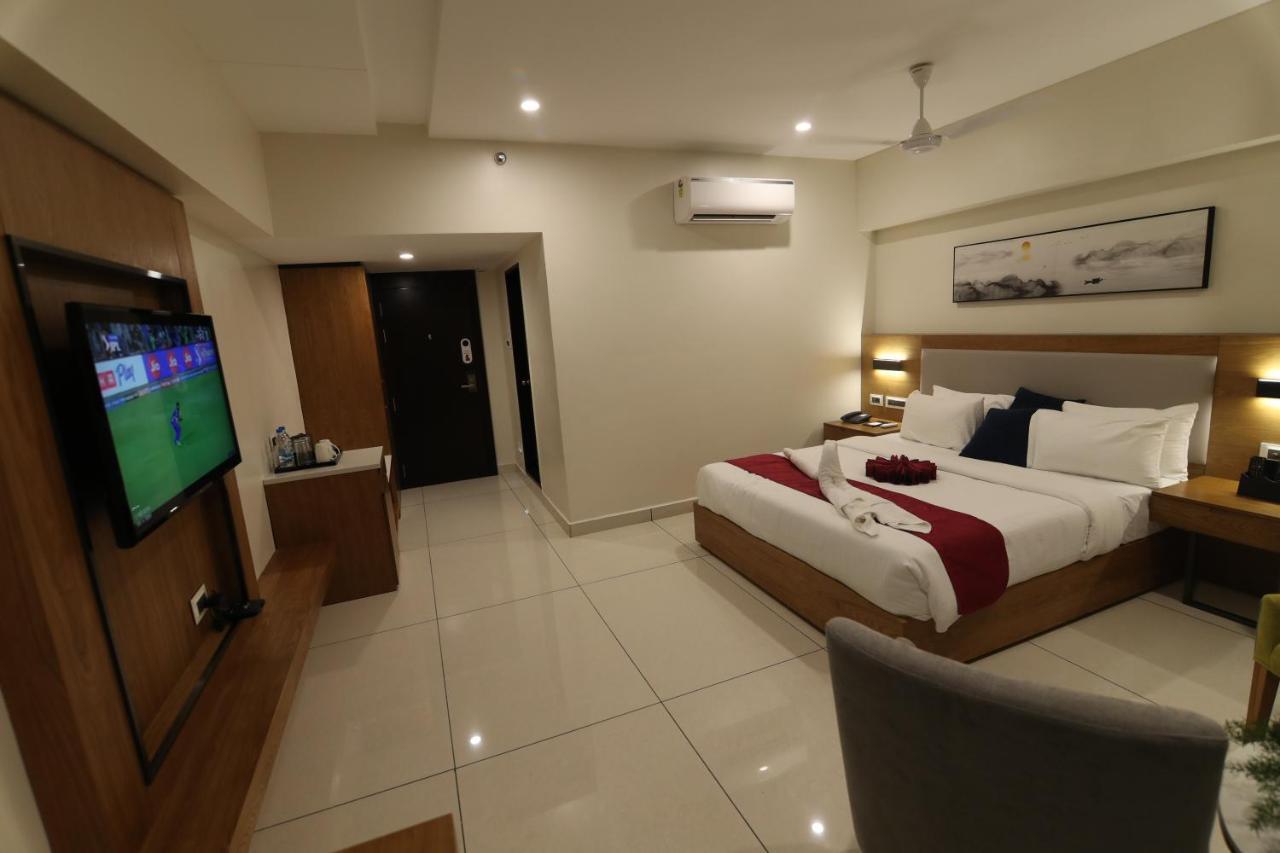 Sri Sri Sri Hotel Khammam Esterno foto
