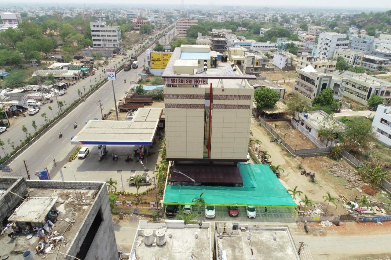 Sri Sri Sri Hotel Khammam Esterno foto
