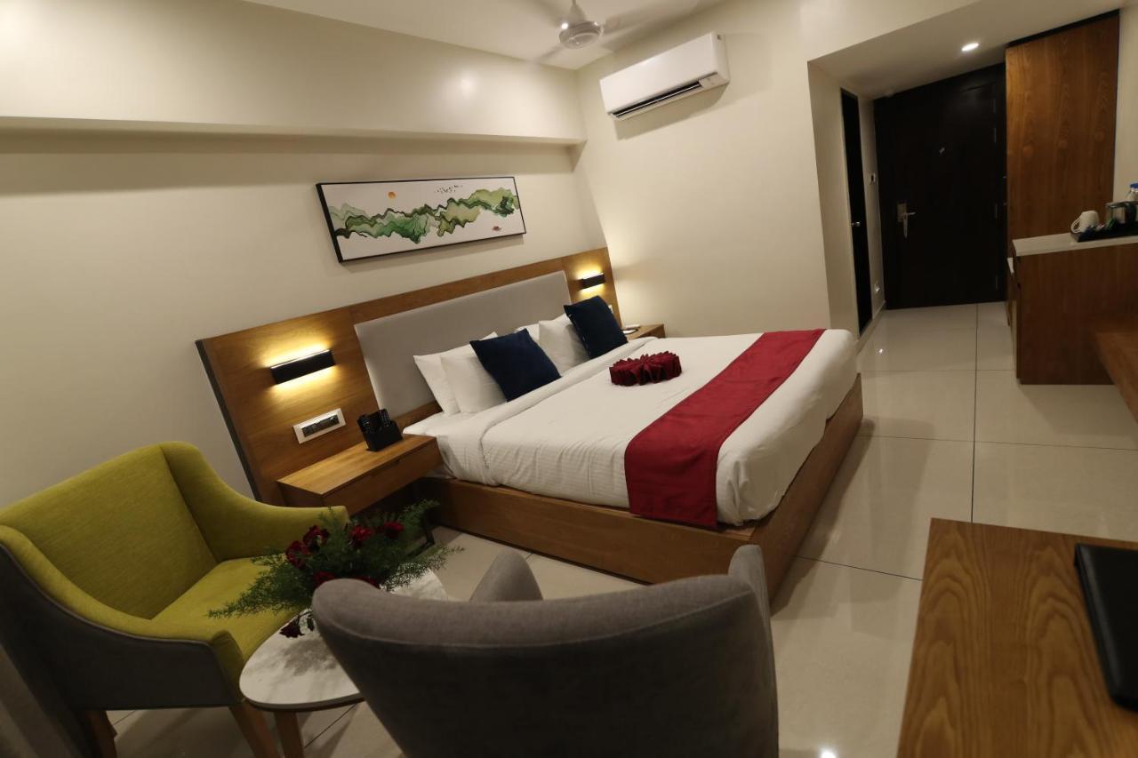 Sri Sri Sri Hotel Khammam Esterno foto