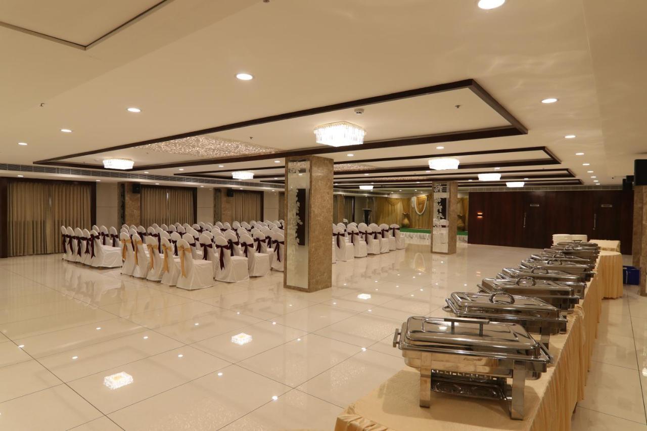 Sri Sri Sri Hotel Khammam Esterno foto