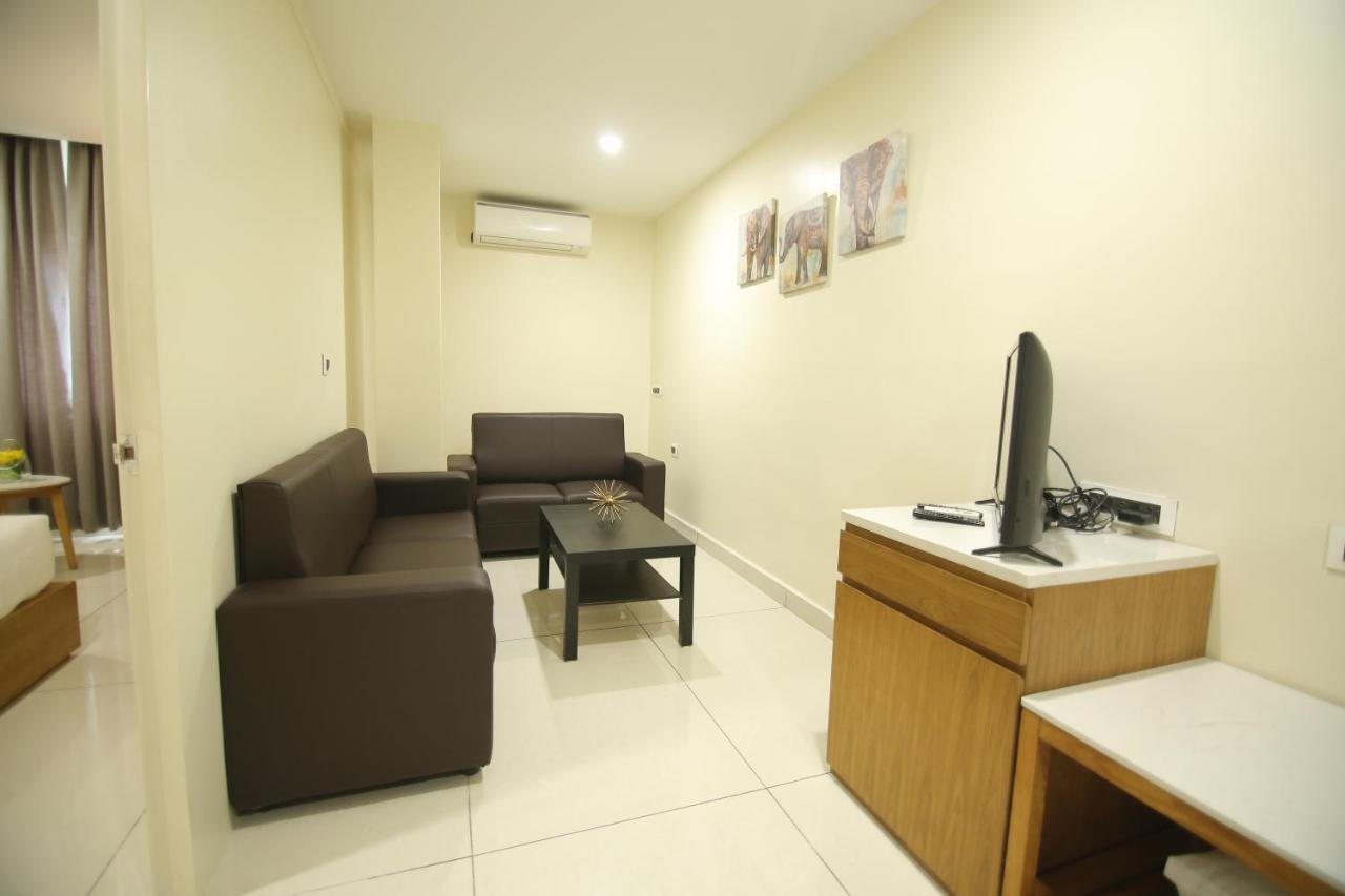 Sri Sri Sri Hotel Khammam Esterno foto
