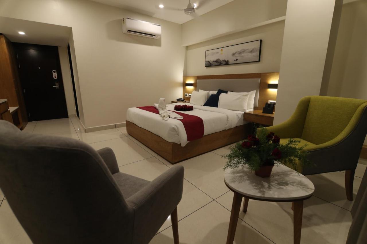 Sri Sri Sri Hotel Khammam Esterno foto