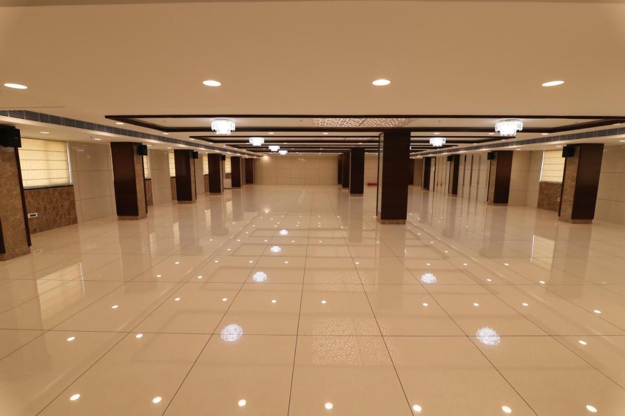 Sri Sri Sri Hotel Khammam Esterno foto