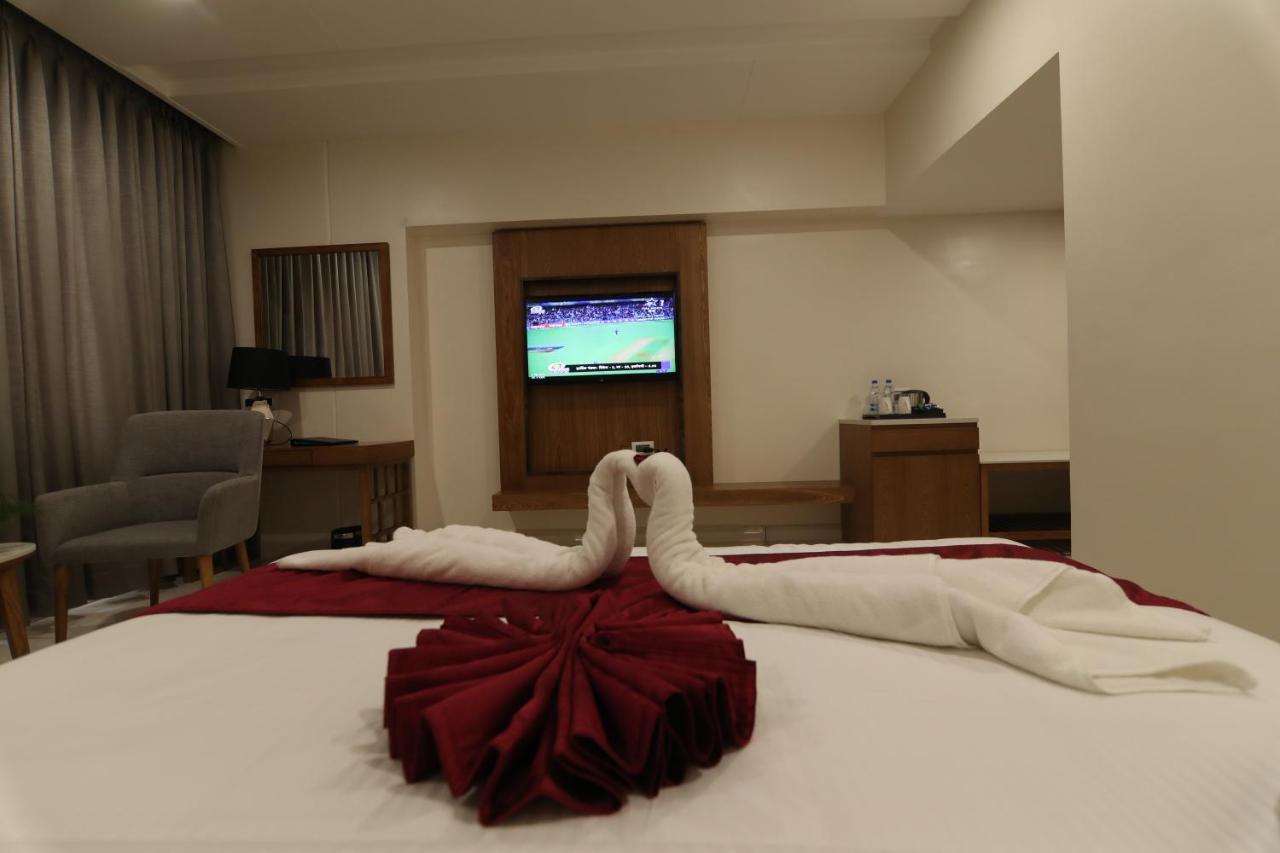 Sri Sri Sri Hotel Khammam Esterno foto